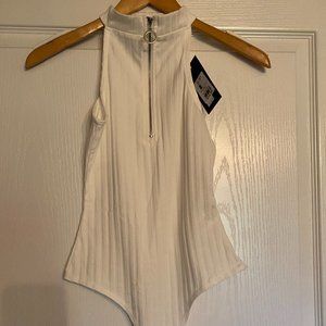 4/25 $   Zip Up Bodysuit
